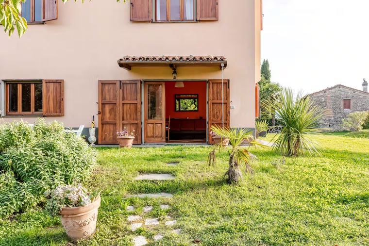 Ingresso dell'appartamento dal giardino